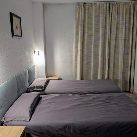 Apartamentos Mitus Канет де Мар Екстериор снимка