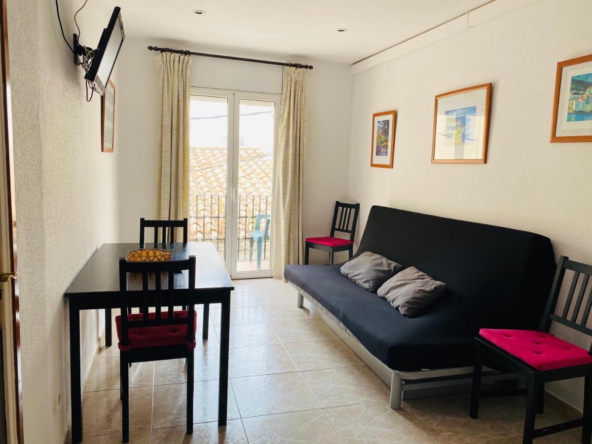 Apartamentos Mitus Канет де Мар Екстериор снимка