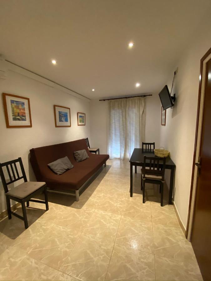 Apartamentos Mitus Канет де Мар Екстериор снимка