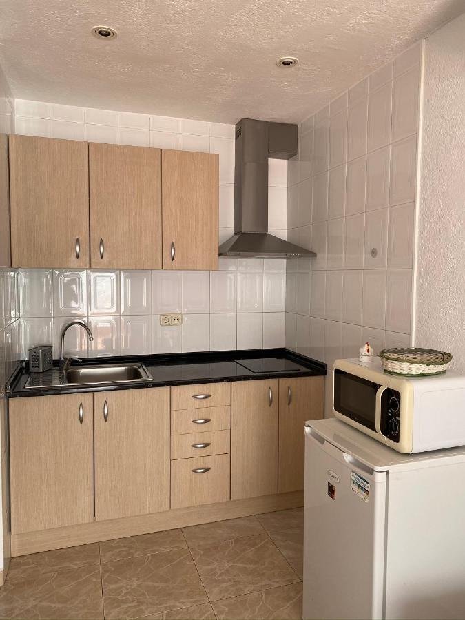Apartamentos Mitus Канет де Мар Екстериор снимка