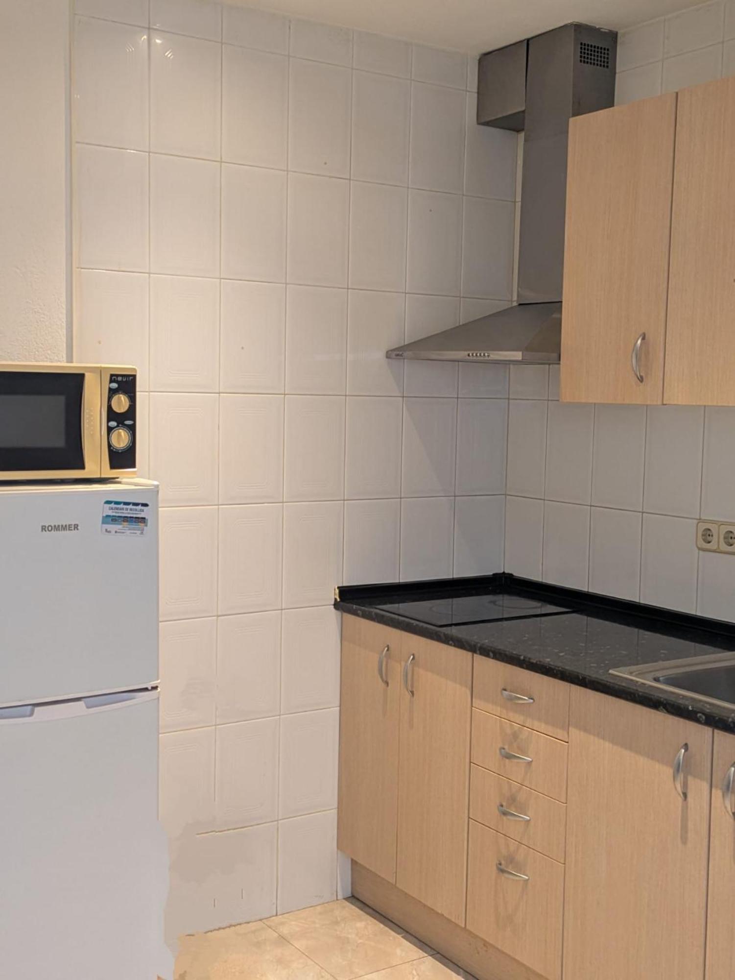 Apartamentos Mitus Канет де Мар Екстериор снимка