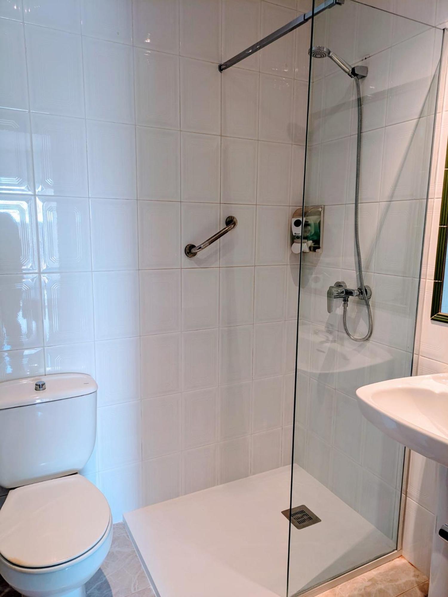 Apartamentos Mitus Канет де Мар Екстериор снимка